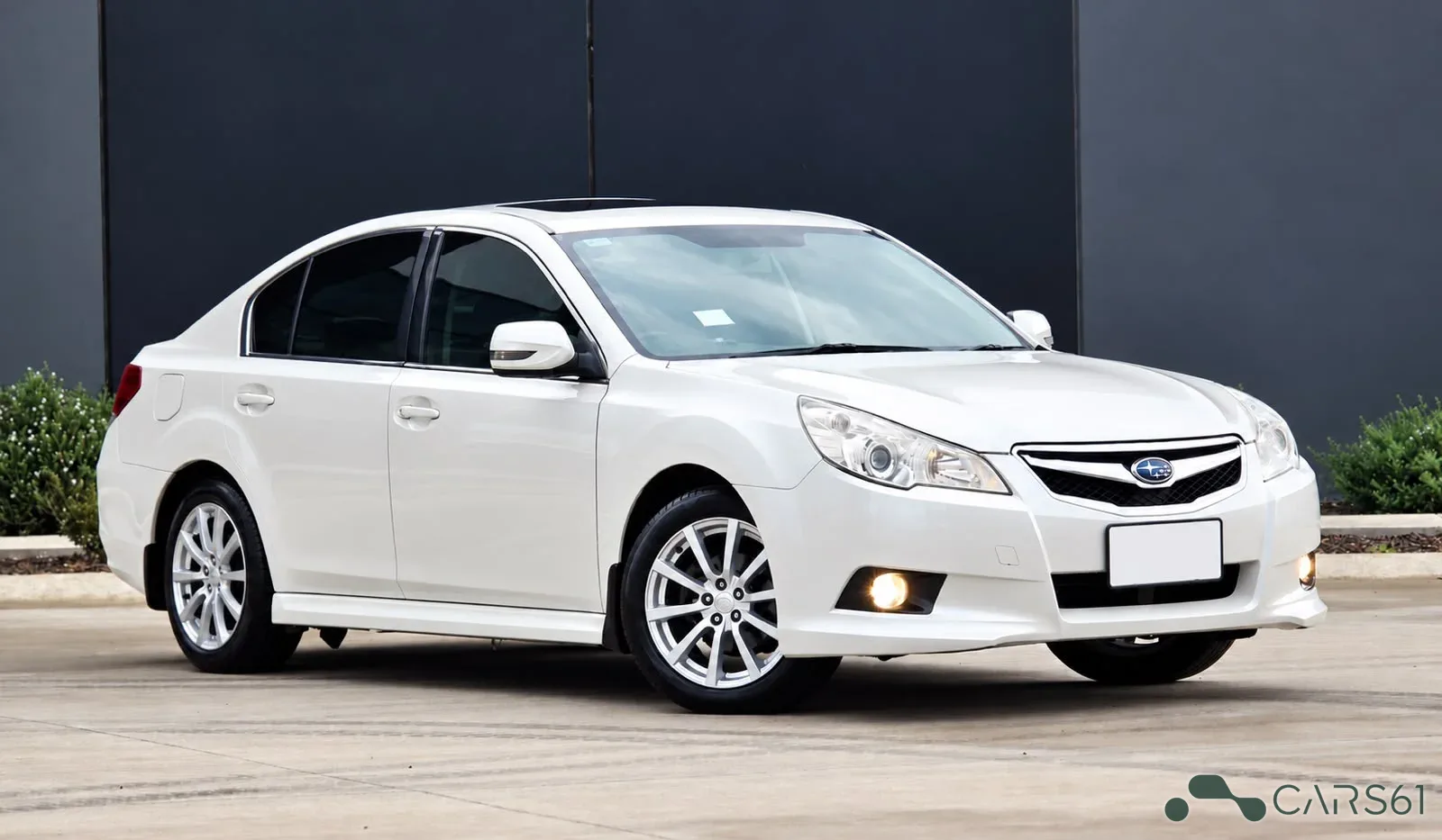 2010 Subaru Liberty — photo 1 of 12