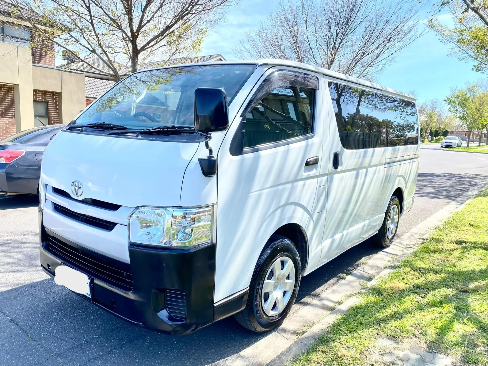 2017 Toyota Hiace — photo 1 of 20