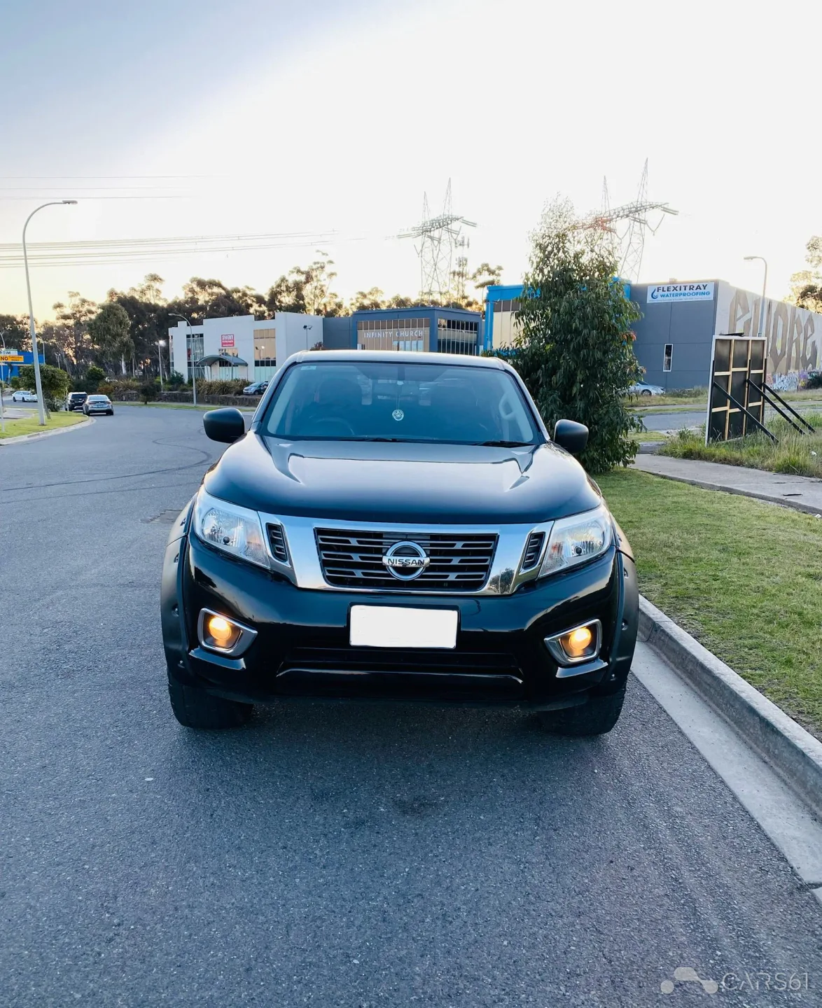 2018 Nissan Navara — photo 1 of 17